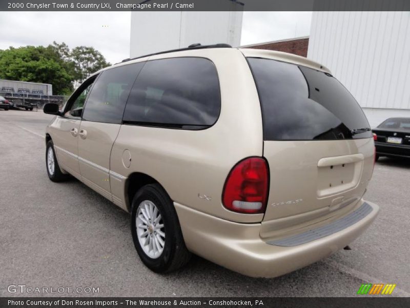 Champagne Pearl / Camel 2000 Chrysler Town & Country LXi