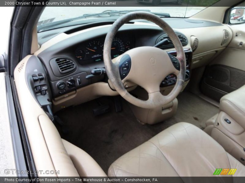 Champagne Pearl / Camel 2000 Chrysler Town & Country LXi