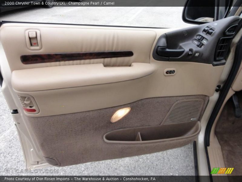 Champagne Pearl / Camel 2000 Chrysler Town & Country LXi