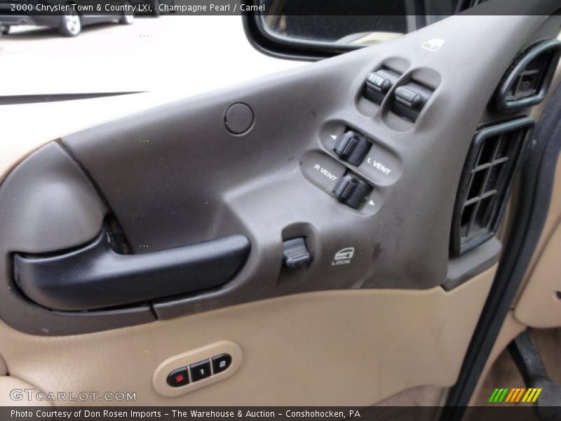 Champagne Pearl / Camel 2000 Chrysler Town & Country LXi