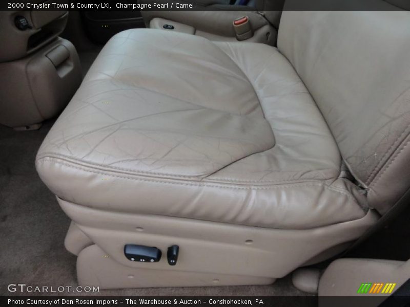 Champagne Pearl / Camel 2000 Chrysler Town & Country LXi
