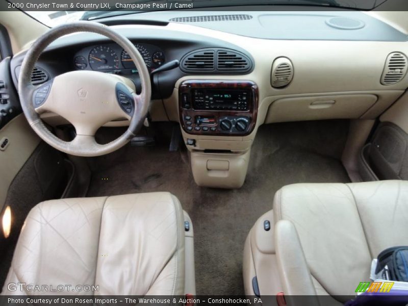 Dashboard of 2000 Town & Country LXi