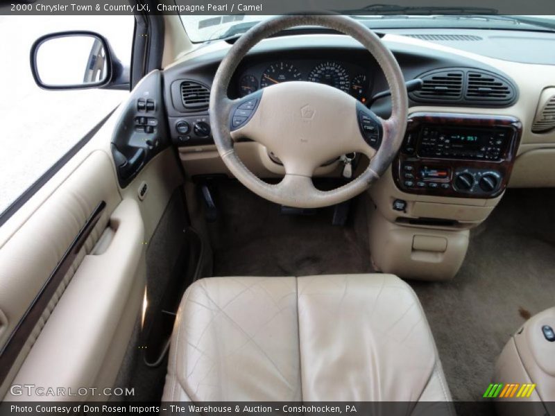 Dashboard of 2000 Town & Country LXi