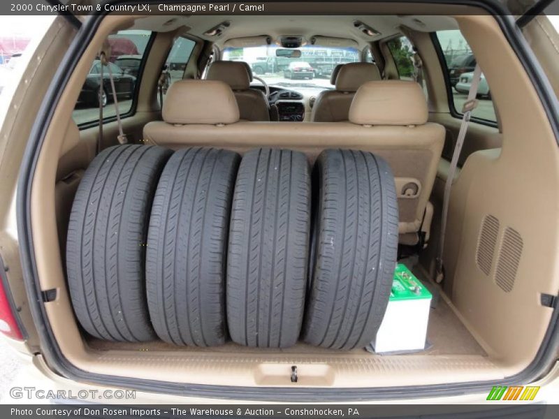 Champagne Pearl / Camel 2000 Chrysler Town & Country LXi