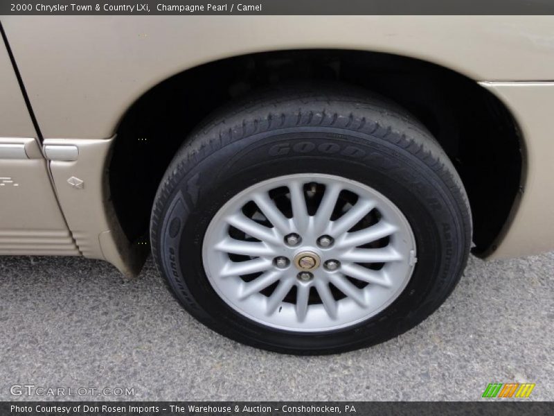 Champagne Pearl / Camel 2000 Chrysler Town & Country LXi