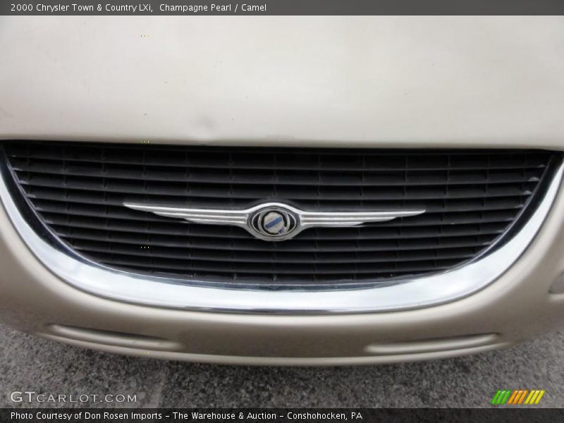 Champagne Pearl / Camel 2000 Chrysler Town & Country LXi