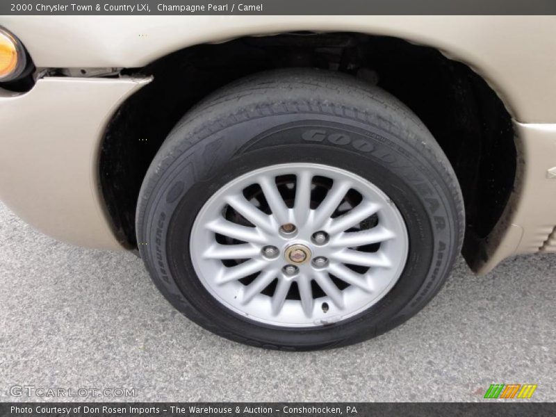 Champagne Pearl / Camel 2000 Chrysler Town & Country LXi