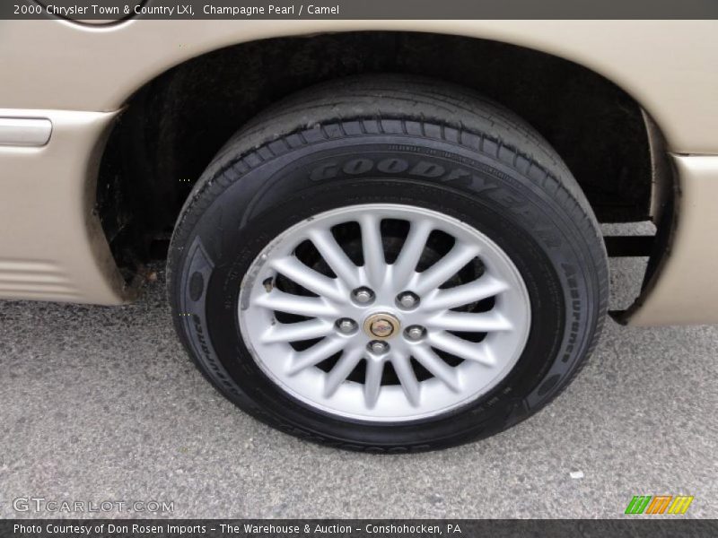Champagne Pearl / Camel 2000 Chrysler Town & Country LXi