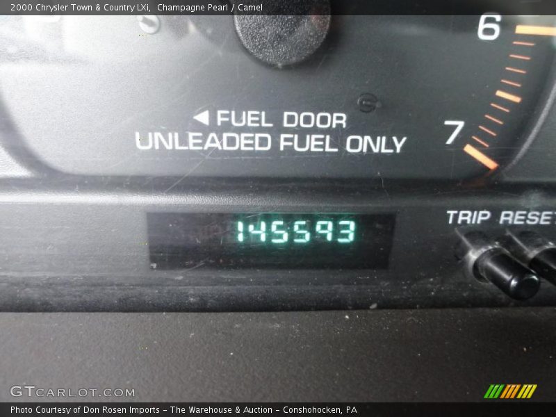 Champagne Pearl / Camel 2000 Chrysler Town & Country LXi
