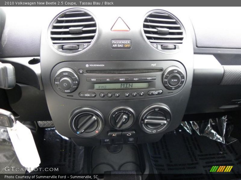 Controls of 2010 New Beetle 2.5 Coupe