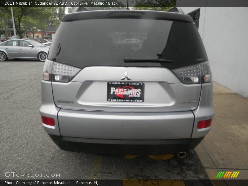 Cool Silver Metallic / Black 2011 Mitsubishi Outlander SE AWD