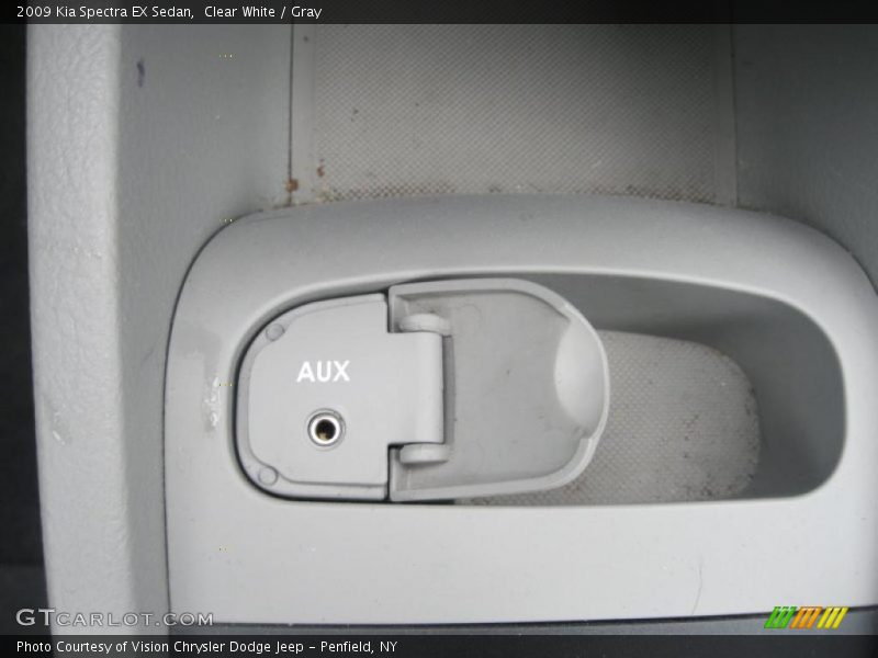 Clear White / Gray 2009 Kia Spectra EX Sedan