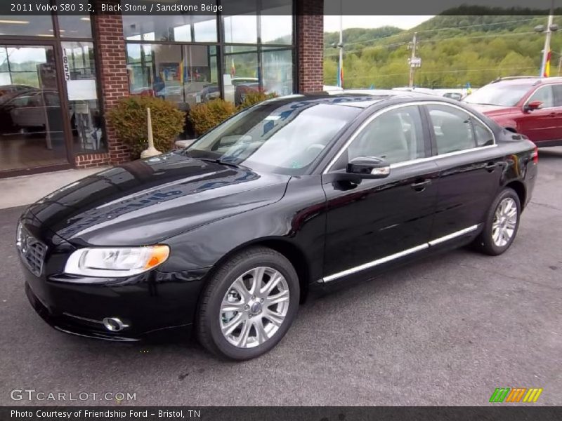 Front 3/4 View of 2011 S80 3.2