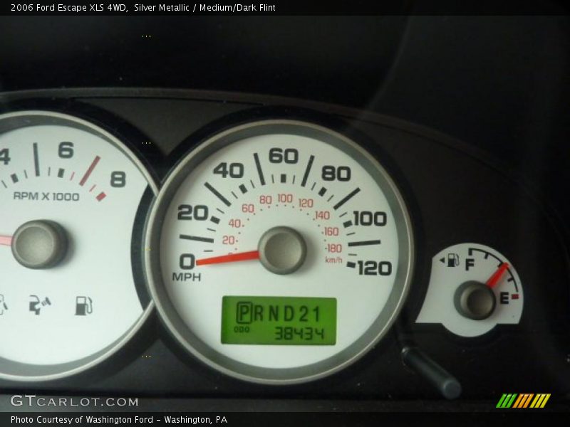 Silver Metallic / Medium/Dark Flint 2006 Ford Escape XLS 4WD