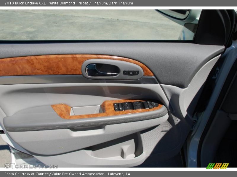 White Diamond Tricoat / Titanium/Dark Titanium 2010 Buick Enclave CXL