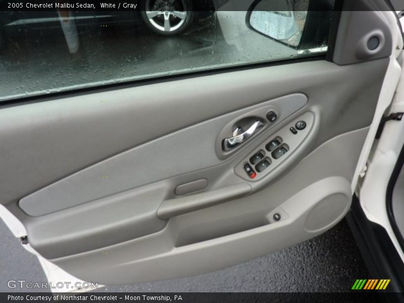 White / Gray 2005 Chevrolet Malibu Sedan