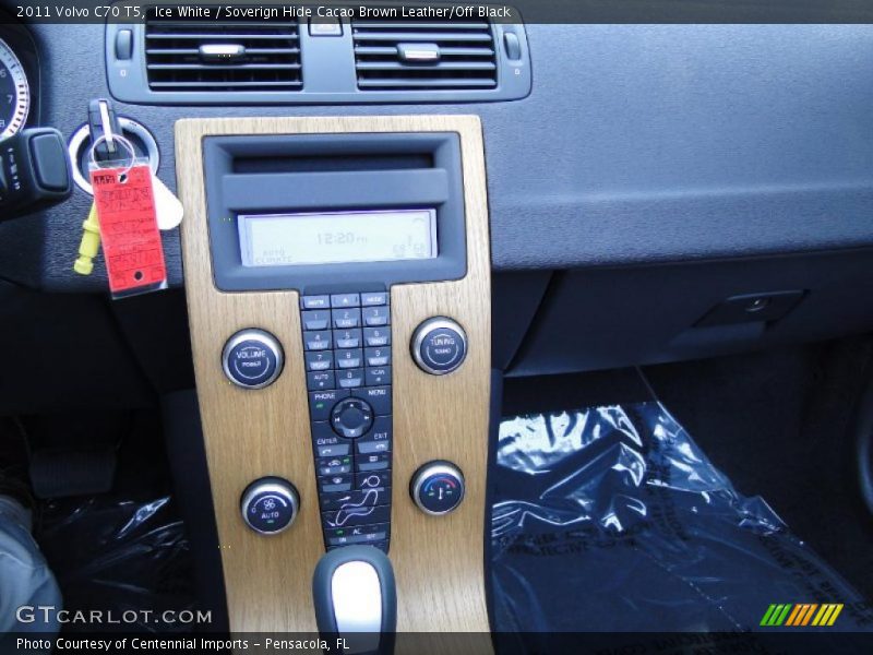 Ice White / Soverign Hide Cacao Brown Leather/Off Black 2011 Volvo C70 T5