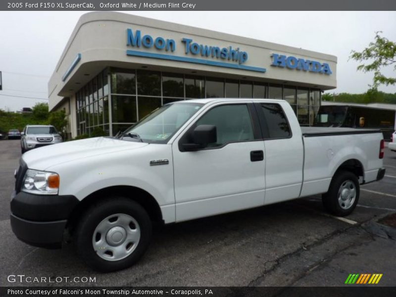 Oxford White / Medium Flint Grey 2005 Ford F150 XL SuperCab
