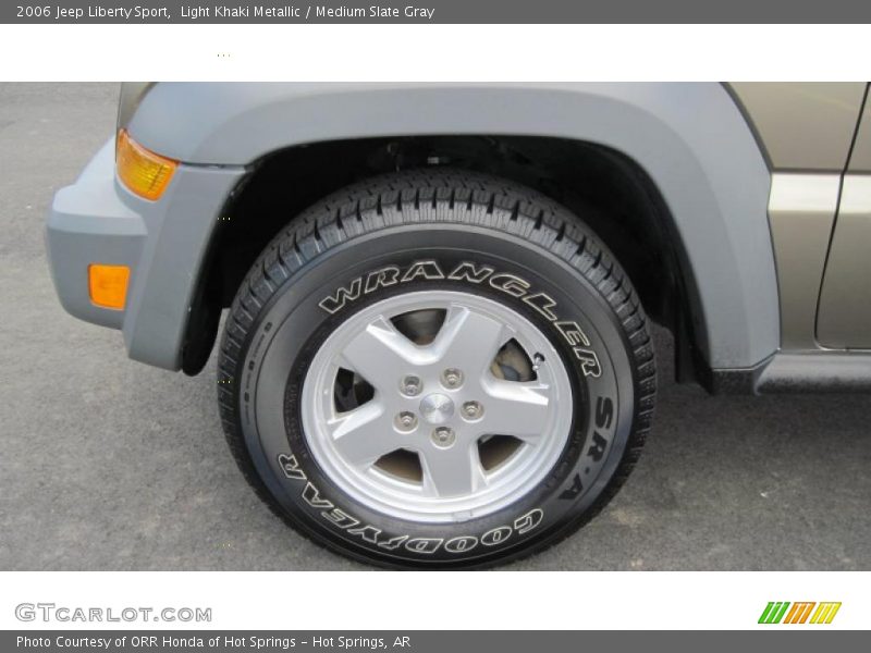 Light Khaki Metallic / Medium Slate Gray 2006 Jeep Liberty Sport
