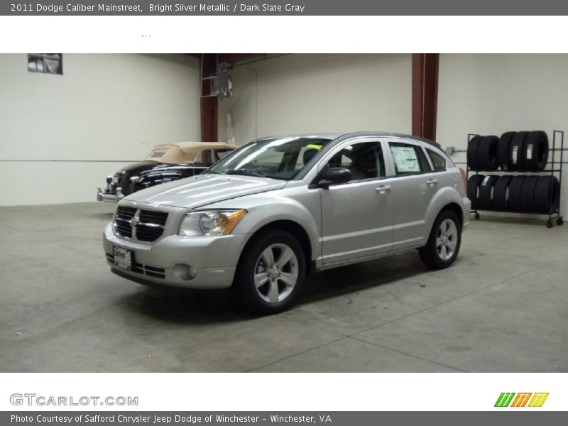 Bright Silver Metallic / Dark Slate Gray 2011 Dodge Caliber Mainstreet