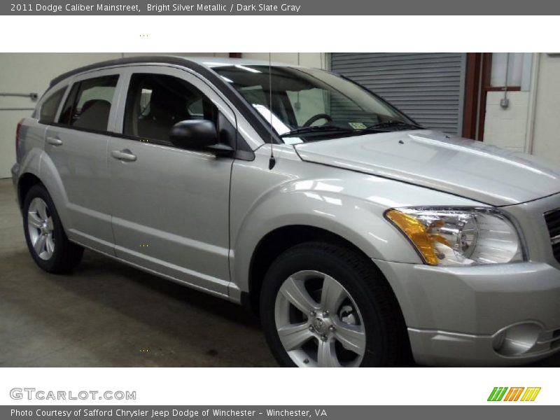 Bright Silver Metallic / Dark Slate Gray 2011 Dodge Caliber Mainstreet