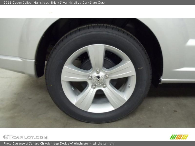 Bright Silver Metallic / Dark Slate Gray 2011 Dodge Caliber Mainstreet