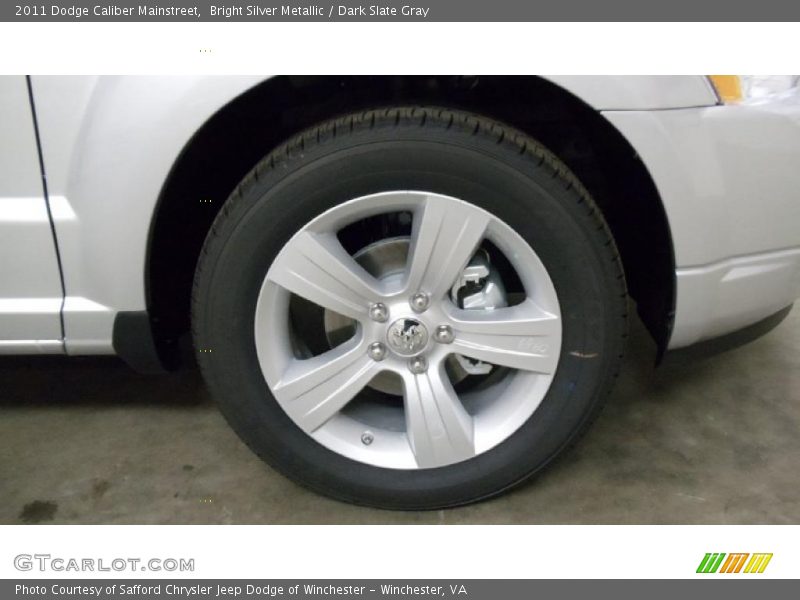 Bright Silver Metallic / Dark Slate Gray 2011 Dodge Caliber Mainstreet