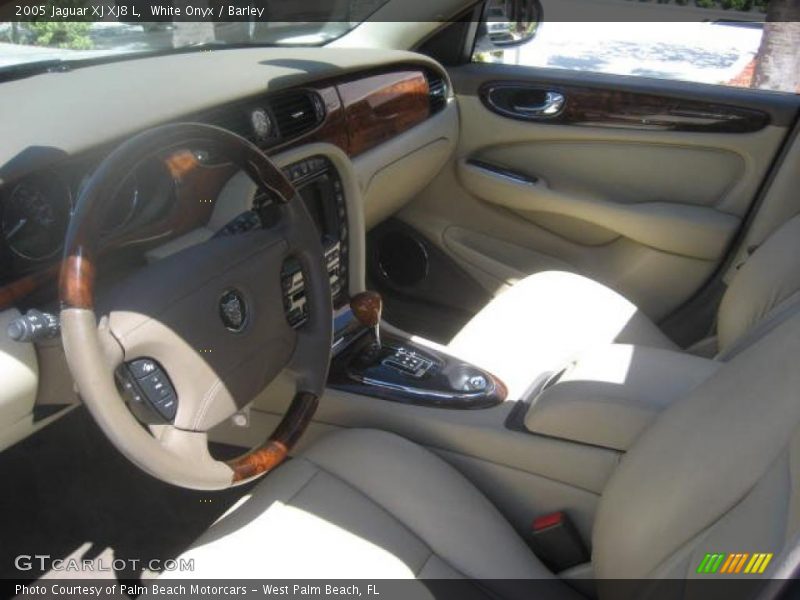 White Onyx / Barley 2005 Jaguar XJ XJ8 L