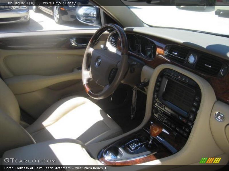 White Onyx / Barley 2005 Jaguar XJ XJ8 L