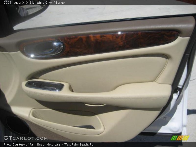 White Onyx / Barley 2005 Jaguar XJ XJ8 L