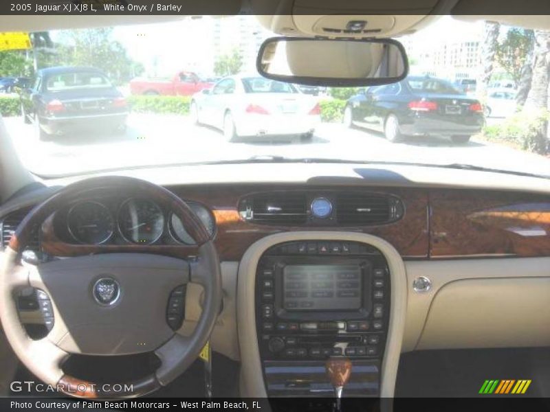 White Onyx / Barley 2005 Jaguar XJ XJ8 L