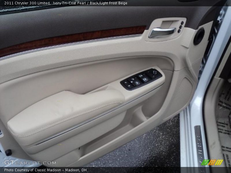 Ivory Tri-Coat Pearl / Black/Light Frost Beige 2011 Chrysler 300 Limited