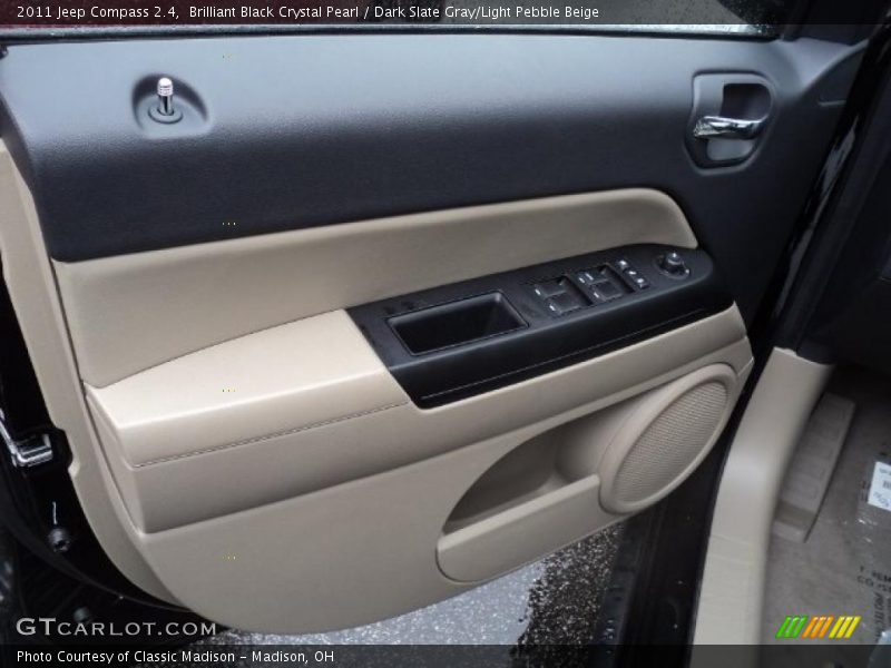 Brilliant Black Crystal Pearl / Dark Slate Gray/Light Pebble Beige 2011 Jeep Compass 2.4