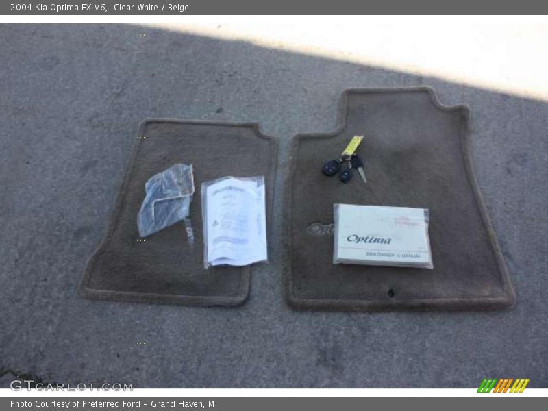 Clear White / Beige 2004 Kia Optima EX V6