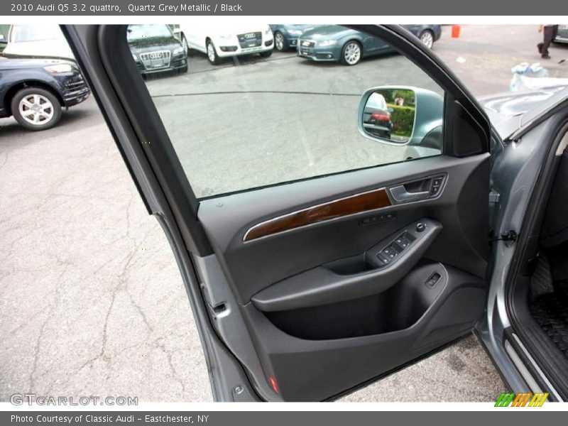 Quartz Grey Metallic / Black 2010 Audi Q5 3.2 quattro