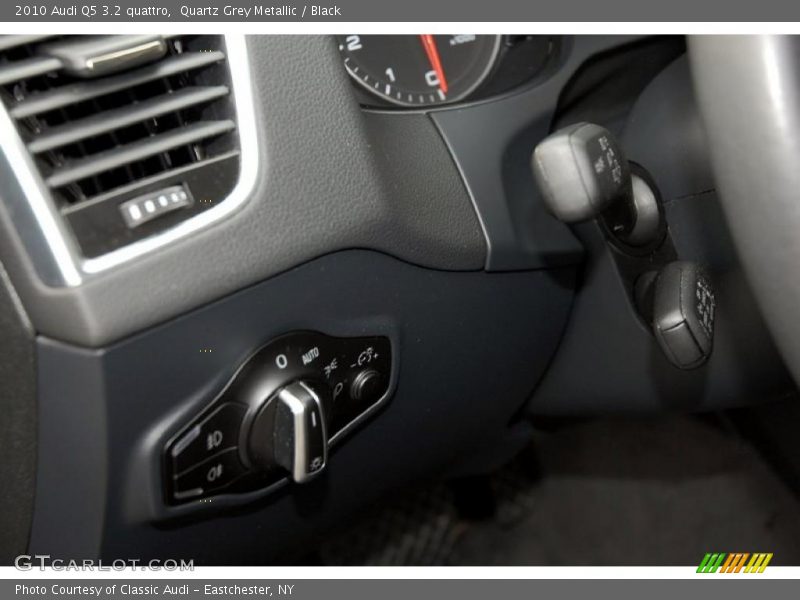 Quartz Grey Metallic / Black 2010 Audi Q5 3.2 quattro