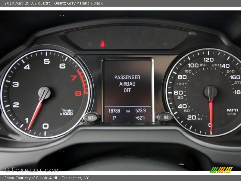 Quartz Grey Metallic / Black 2010 Audi Q5 3.2 quattro