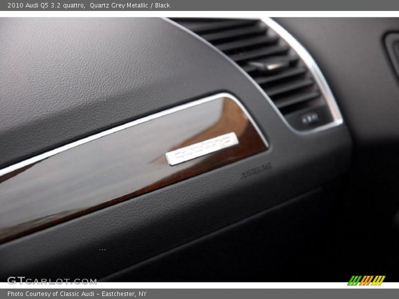 Quartz Grey Metallic / Black 2010 Audi Q5 3.2 quattro