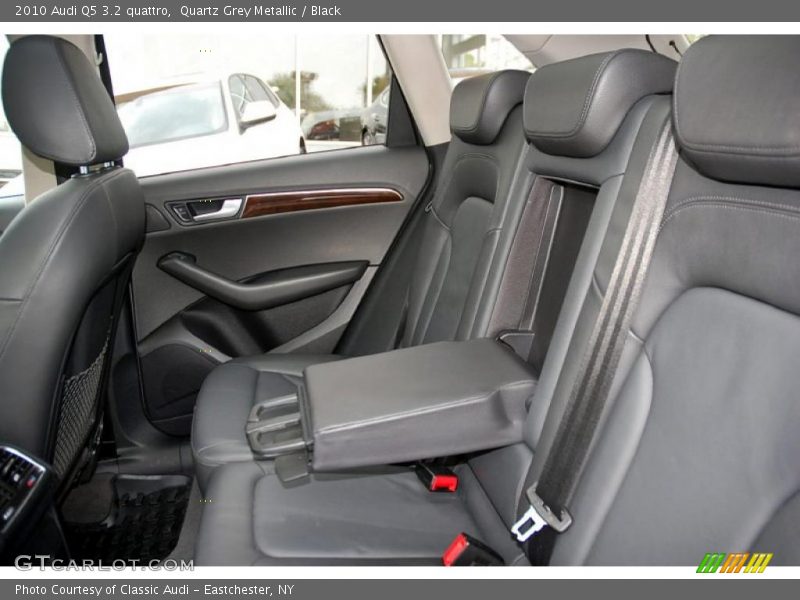 Quartz Grey Metallic / Black 2010 Audi Q5 3.2 quattro