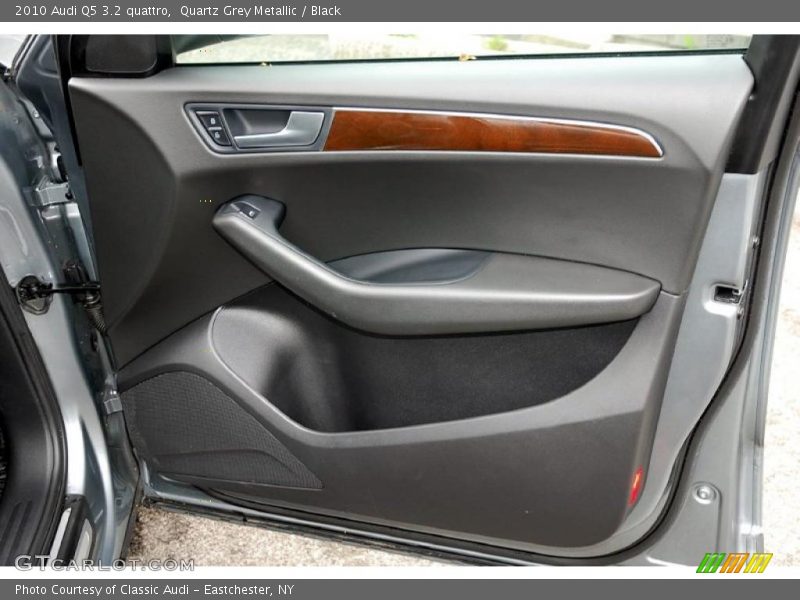 Quartz Grey Metallic / Black 2010 Audi Q5 3.2 quattro