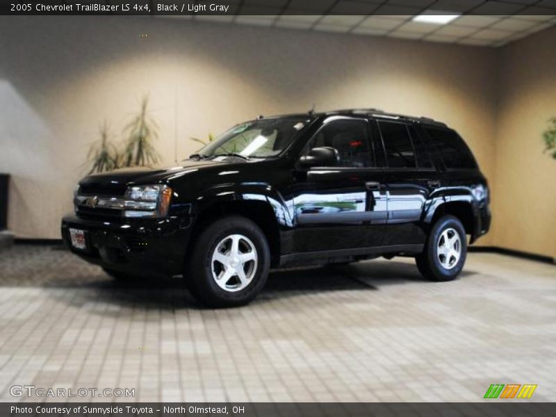 Black / Light Gray 2005 Chevrolet TrailBlazer LS 4x4