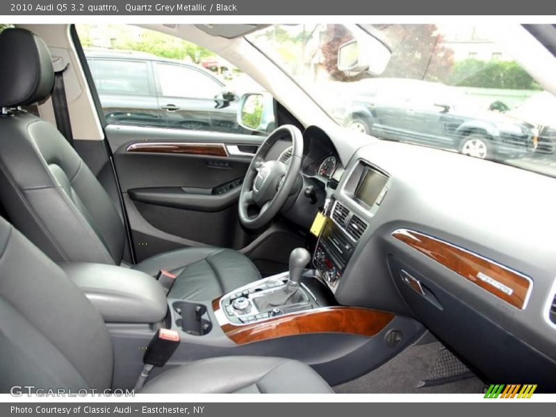 Quartz Grey Metallic / Black 2010 Audi Q5 3.2 quattro