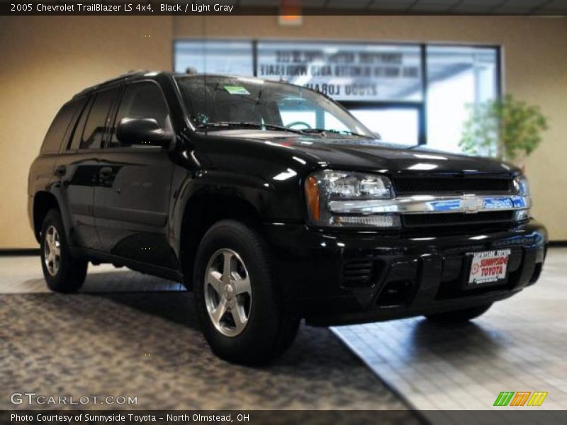 Black / Light Gray 2005 Chevrolet TrailBlazer LS 4x4