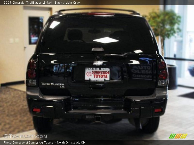 Black / Light Gray 2005 Chevrolet TrailBlazer LS 4x4