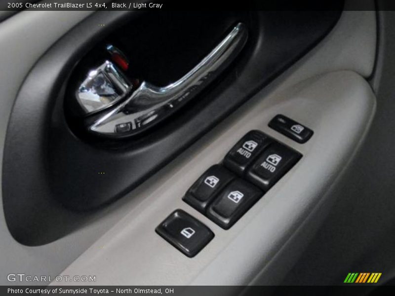 Black / Light Gray 2005 Chevrolet TrailBlazer LS 4x4