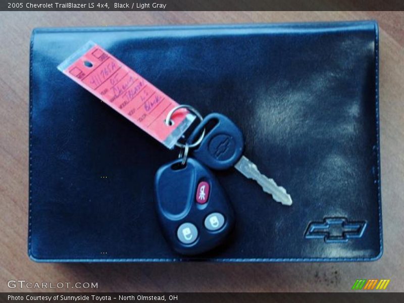 Black / Light Gray 2005 Chevrolet TrailBlazer LS 4x4
