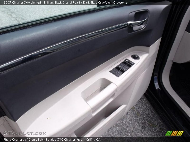 Brilliant Black Crystal Pearl / Dark Slate Gray/Light Graystone 2005 Chrysler 300 Limited