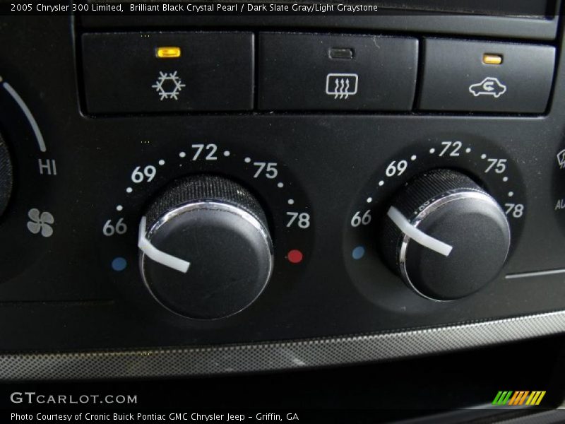 Brilliant Black Crystal Pearl / Dark Slate Gray/Light Graystone 2005 Chrysler 300 Limited