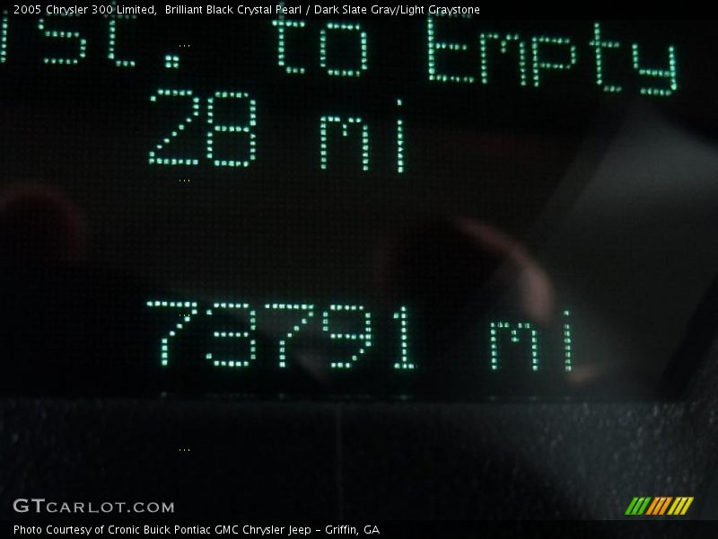 Brilliant Black Crystal Pearl / Dark Slate Gray/Light Graystone 2005 Chrysler 300 Limited