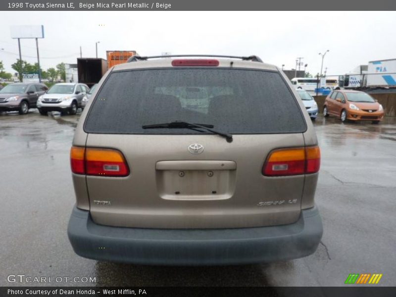 Beige Mica Pearl Metallic / Beige 1998 Toyota Sienna LE